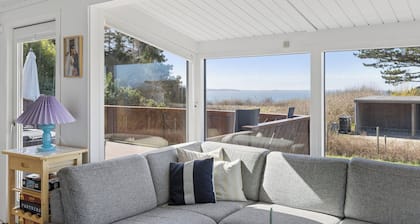 Holiday home with fantastic sea view