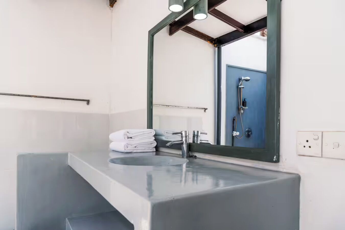Dusche, Haartrockner, Bidet, Handtücher