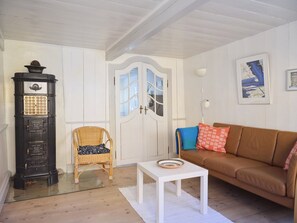 TV - Historic townhouse in the heart of Ærøskøbing (Ærøskøbing)
