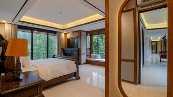 Family Villa, 5 Bedrooms, Mountain View | Egyptian cotton sheets, premium bedding, minibar, desk