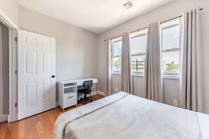 Apartment | 4 bedrooms - 4BR w Kitchen Free Parking EWR 15 NYC 30 Mins (Newark)