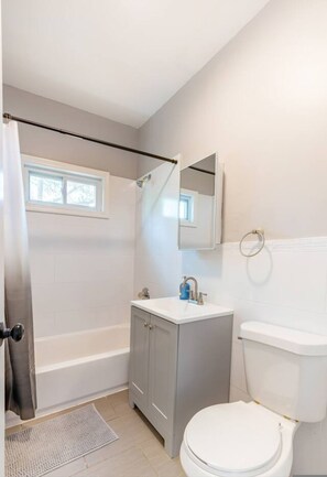 Apartment | 4 bedrooms - 4BR w Kitchen Free Parking EWR 15 NYC 30 Mins (Newark)