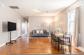 Apartment | 4 bedrooms - 4BR w Kitchen Free Parking EWR 15 NYC 30 Mins (Newark)