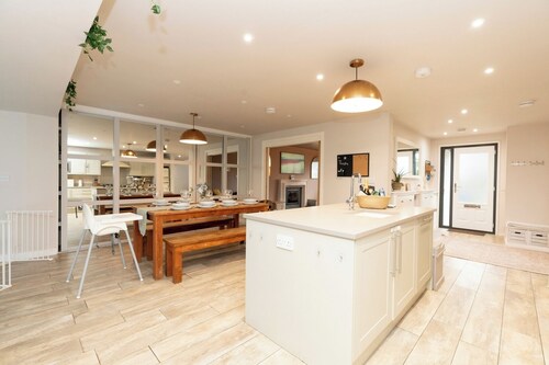 Fairway Lodge for up to 8 adults and 2 children