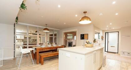 Fairway Lodge for up to 8 adults and 2 children