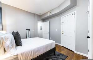 Apartment | 4 bedrooms - 2 min Drive to University Hospital Kitchen Wifi (Newark)