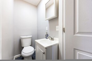 Apartment | 4 bedrooms - Downtown Newark NYC Just Minutes From This 4BR (Newark)