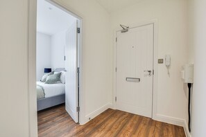 2 chambres, fer et planche à repasser, Wi-Fi, draps fournis