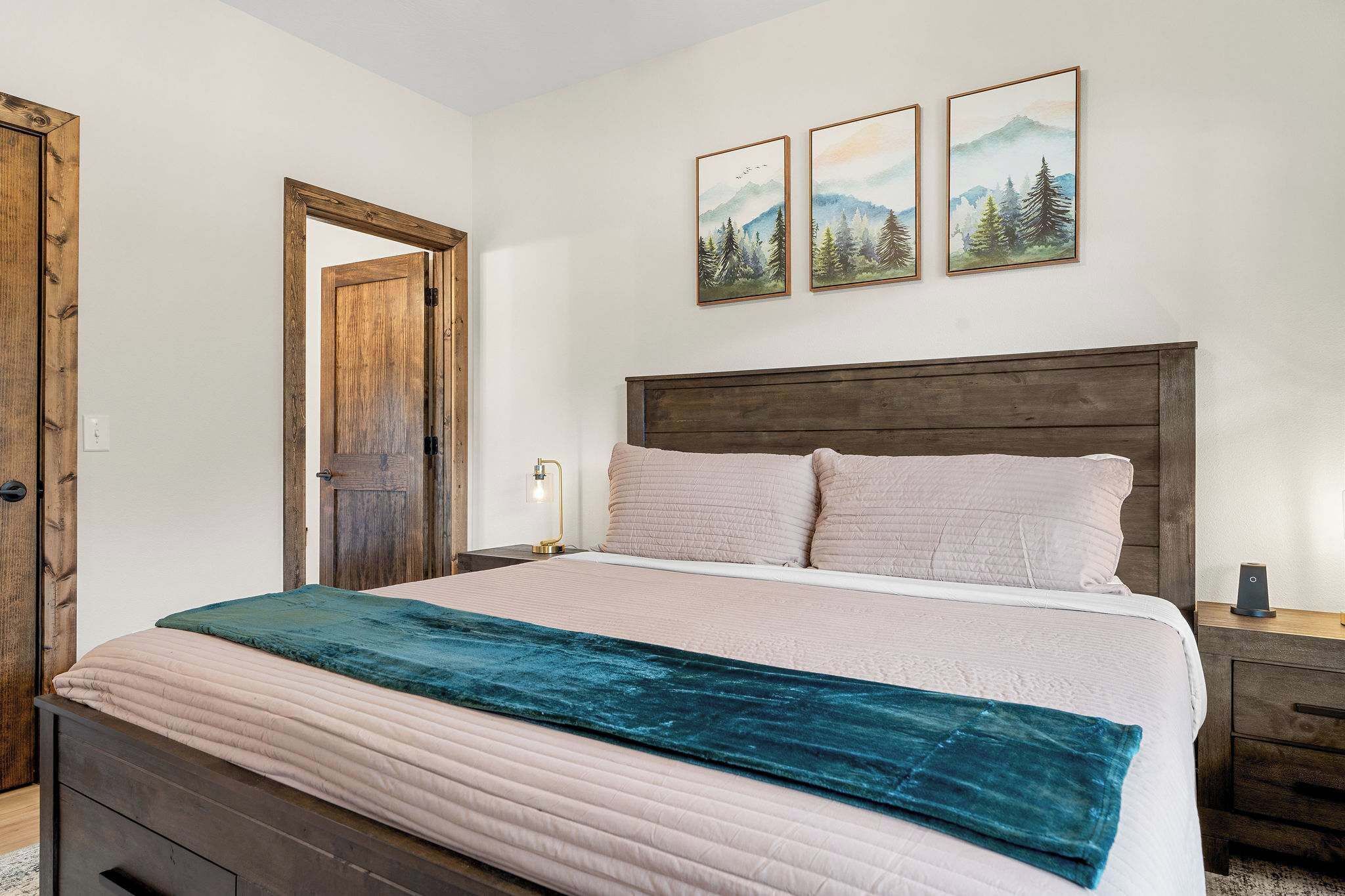 2 bedrooms, iron/ironing board, travel cot, WiFi