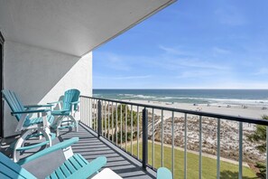 Property grounds - You are practically on the beach, it is that close! (Orange Beach)
