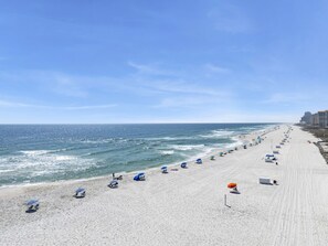 Una spiaggia nelle vicinanze
