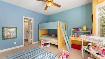 3 habitaciones, tabla de planchar con plancha, wifi y ropa de cama