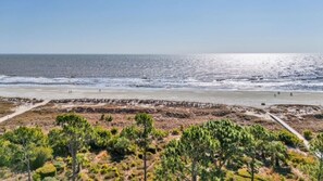 Sun-loungers, beach towels - Oceanfront Escape ✦ Steps to Sand ✦ Ocean and Coastal Views ✦ South Forest Beach (Hilton Head Island)