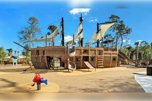 Children’s area - Oceanfront Escape ✦ Steps to Sand ✦ Ocean and Coastal Views ✦ South Forest Beach (Hilton Head Island)
