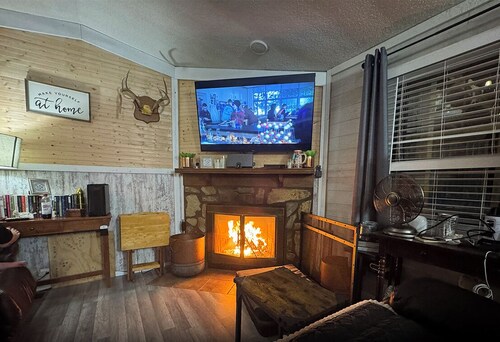 Rustic Lake Waubay Hunter’s Base Camp • 3BR/2BA