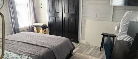 3 bedrooms, desk, iron/ironing board, free WiFi