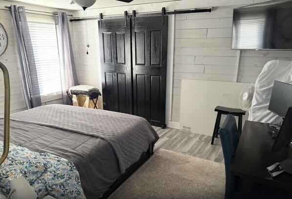 3 chambres, bureau, fer et planche à repasser, accès au Wi-Fi (inclus)