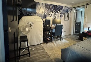3 bedrooms, desk, iron/ironing board, free WiFi - Rustic Lake Waubay Hunter’s Base Camp • 3BR/2BA (Webster)