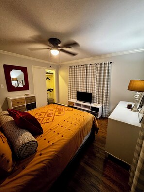 3 bedrooms, desk, iron/ironing board, free WiFi