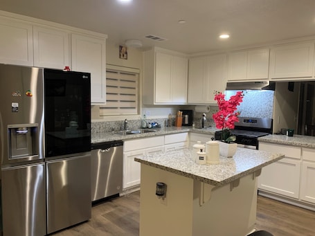 Private kitchen. Spacious 5BR/3BA Family Home in Riverbank