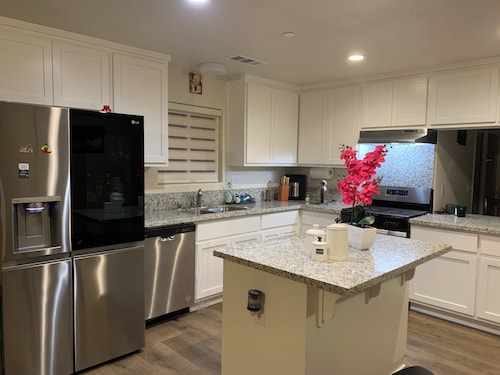 Spacious 5BR/3BA Family Home in Riverbank