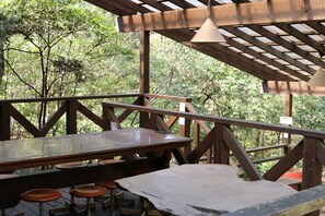 Outdoor dining - Heart Land Hills in Noto 6 Kenshushitsu House (Shika)