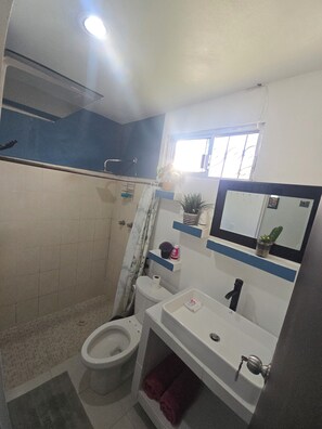 Camera Standard | Bagno | Asciugacapelli, asciugamani, sapone, shampoo