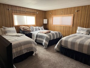 2 bedrooms, WiFi, bed sheets - Enjoyable 2-bedroom cabin in castle mountain community. (Garden Valley)