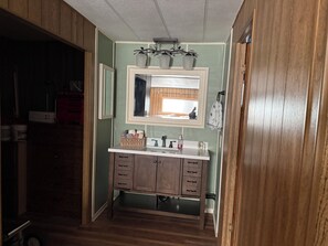 Interior - Enjoyable 2-bedroom cabin in castle mountain community. (Garden Valley)