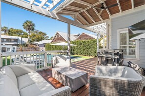 Outdoor dining - The Fitzgerald Mansion l Luxury l Pool & Spa (St. Augustine)