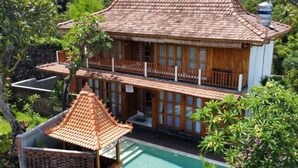 ห้องดีลักซ์ดับเบิล, เตียงควีนไซส์ 1 เตียง, ระเบียง, วิวภูเขา