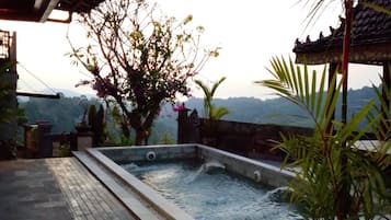 Kolam renang terbuka