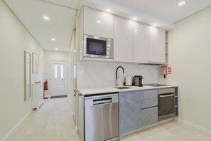 Fridge, microwave, oven, stovetop - Setúbal Serenity Villa I (Setúbal)
