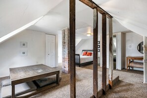 Interior - Detroit 3BR Home with Backyard | Sleeps 6 (Detroit)