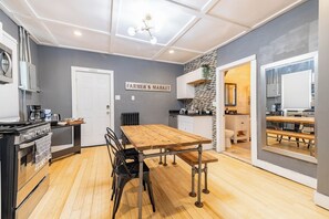 Microwave, oven, stovetop, dishwasher - Spacious Home | Steampunk Style and Modern Comfort (Detroit)