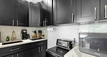 Steps to Beach âą Boardwalk âą Nearby Attractions