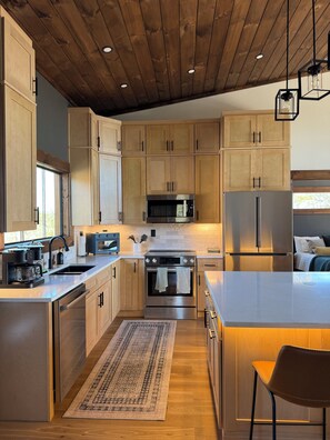 Private kitchen - Modern home with Mountain Views, Hot Tub, EV outlet, Family and Dog friendly, (Mineral Bluff)