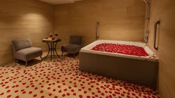 Ducha, secador de pelo, toallas, jabón