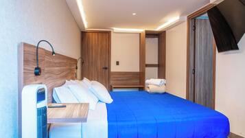 Estudio estándar, 1 cama de matrimonio grande, vistas al patio | Ropa de cama de alta calidad, colchones viscoelásticos, escritorio