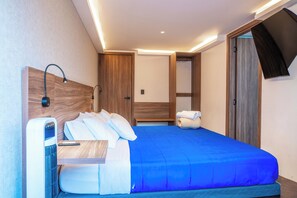 Standard-studio, 1 suuri parisänky, näköala pihalle | Ylelliset vuodevaatteet, memory foam -patjalliset sängyt, työpöytä