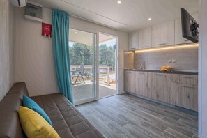TV - Holiday Home with Terrace (Tar/Poreč)