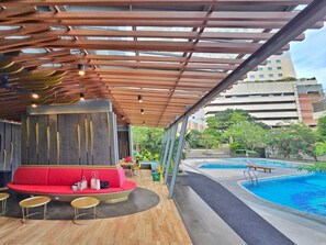 Outdoor pool - Summit By SanLiving - 2BR (Jakarta)