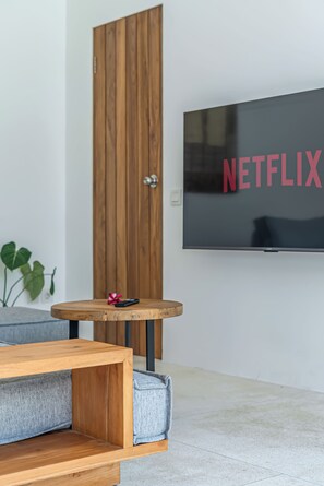 奢华别墅, 露台, 泳池景观 | 客房内保险箱、办公桌、笔记本电脑工作区、免费 WiFi