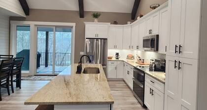 Peaceful New Home Close to Helen/Hot Tub/Theater/Game Room