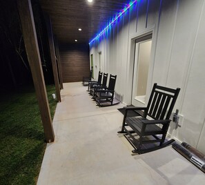 Terrace/patio - Peaceful New Home Close to Helen/Hot Tub/Theater/Game Room (Cleveland)