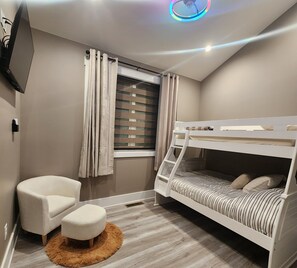 4 soverom, strykejern/-brett, reiseseng for barn og wi-fi (inkludert)