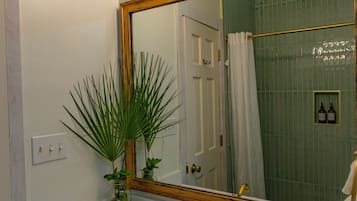 Secador de pelo, toallas