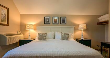 Thurston House Inn- King Bed
