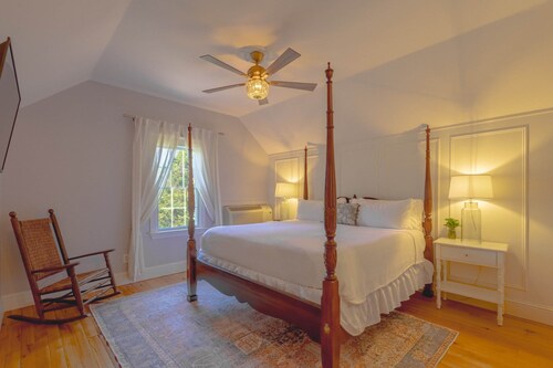 King bed suite | Whydah
