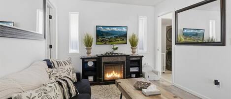 Smart TV, fireplace